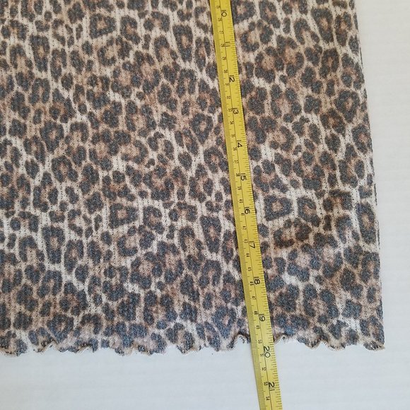 American Eagle Cheetah Top - Picture 4 of 6